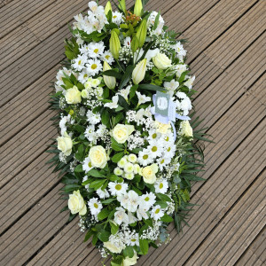 Dessus de cercueil blanc