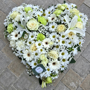 Cœur de fleurs blanc