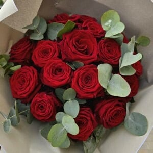 Le bouquet de roses rouges